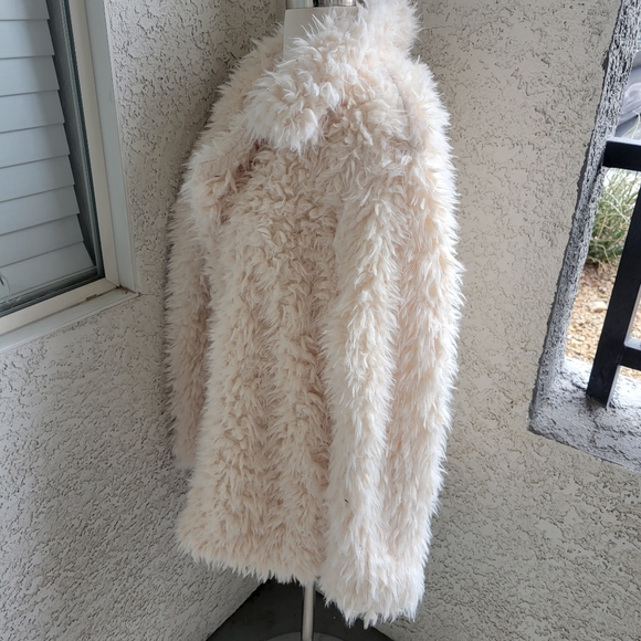 Thread & Supply Fuzzy Teddy Coat in Cream Color - Picture 3 of 7